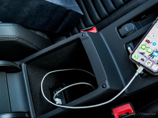 VW　フォルクスワーゲン　パサートオールトラック　PassatAlltrack　内装　インテリア　グローブボックス　収納　物入れ　ユーティリティ　USBポート