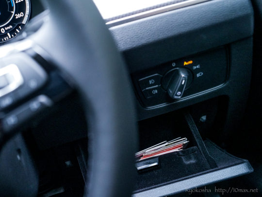 VW　フォルクスワーゲン　パサートオールトラック　PassatAlltrack　内装　インテリア　グローブボックス　収納　物入れ　ユーティリティ