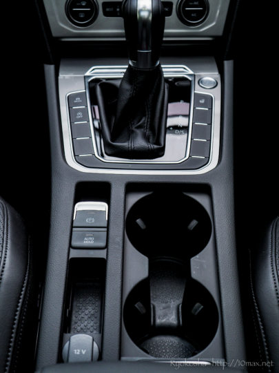 VW　フォルクスワーゲン　パサートオールトラック　PassatAlltrack　内装　インテリア　グローブボックス　収納　物入れ　ユーティリティ　ドリンクホルダー