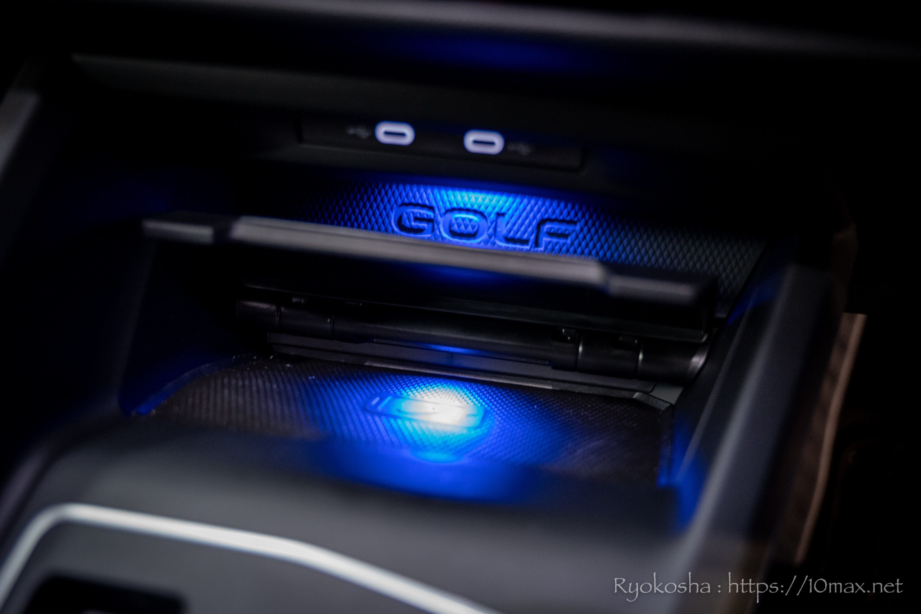 ゴルフ8　GTI　新型　内装　スマホ充電